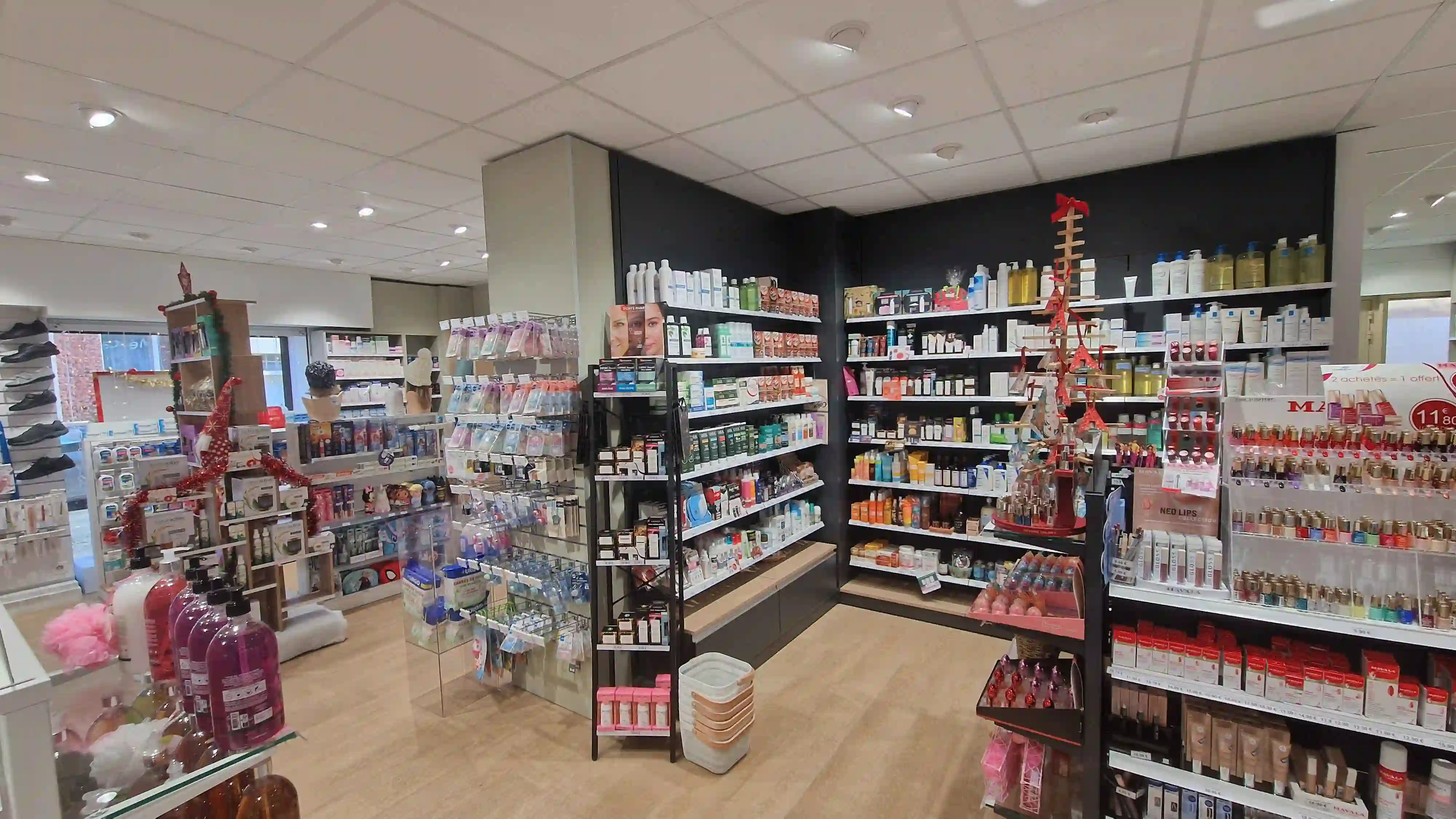 Rayons parapharmacie, produits d'hygiène et bien-être à la Pharmacie Jaurès 59220